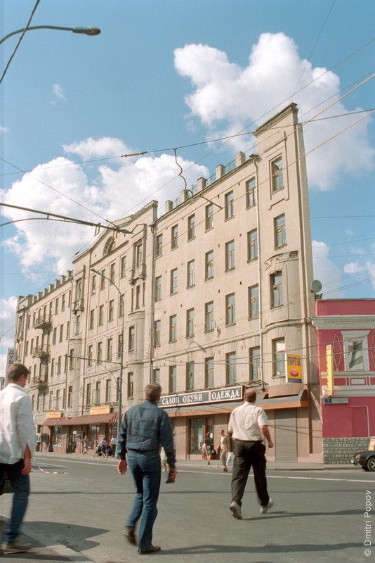 06-street-pedestrians