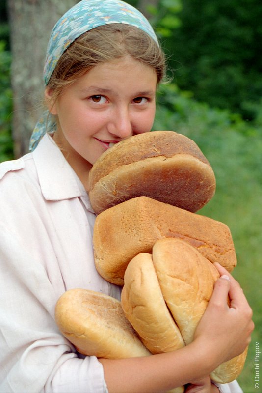 Саша с хлебом