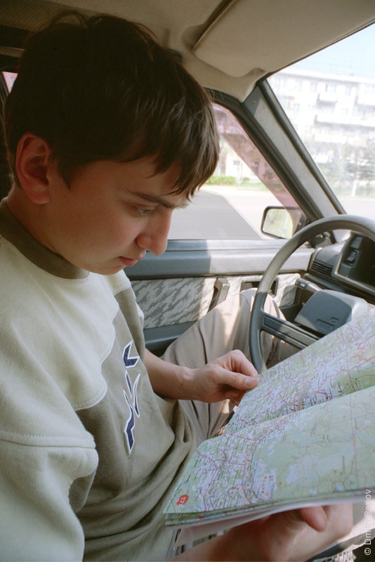 Игорь ищет дорогу по карте