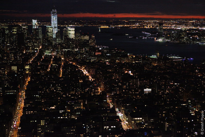 Вид с Empire State Building на ночной Манхеттен
