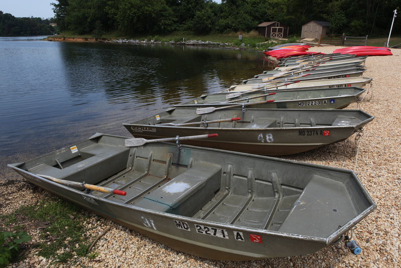 Лодки в парке Black Hill на озере Little Seneca